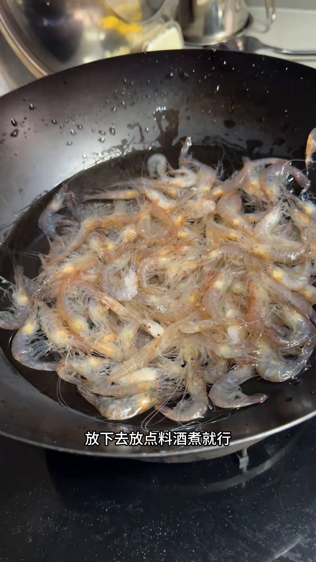 小妈妈和大姐姐来家里啦～还自带各种菜。又是很丰盛的晚餐啊美食分享普通的饭菜都是家的味道