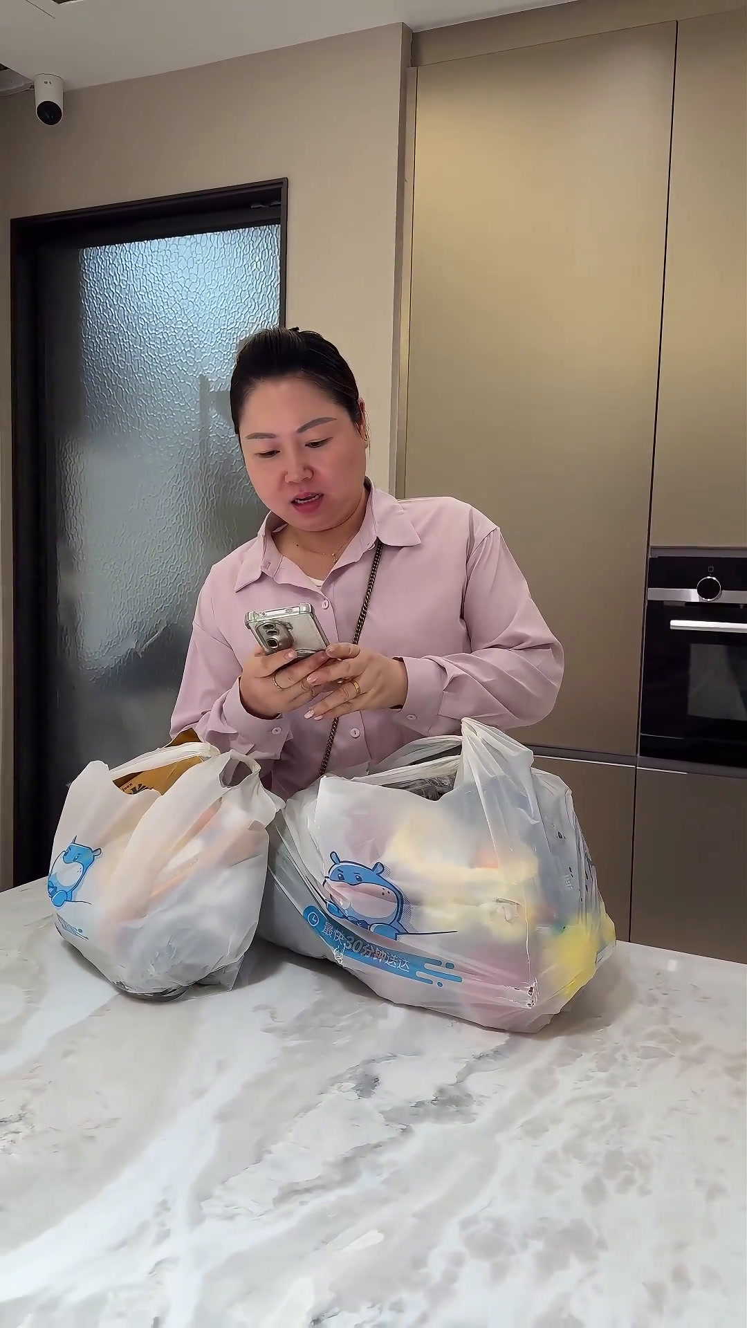 一到冬天就特想吃一份麻辣烫,没想到余阿姨直接就在家给我安排了。遇到这样的保姆真的是太幸福了