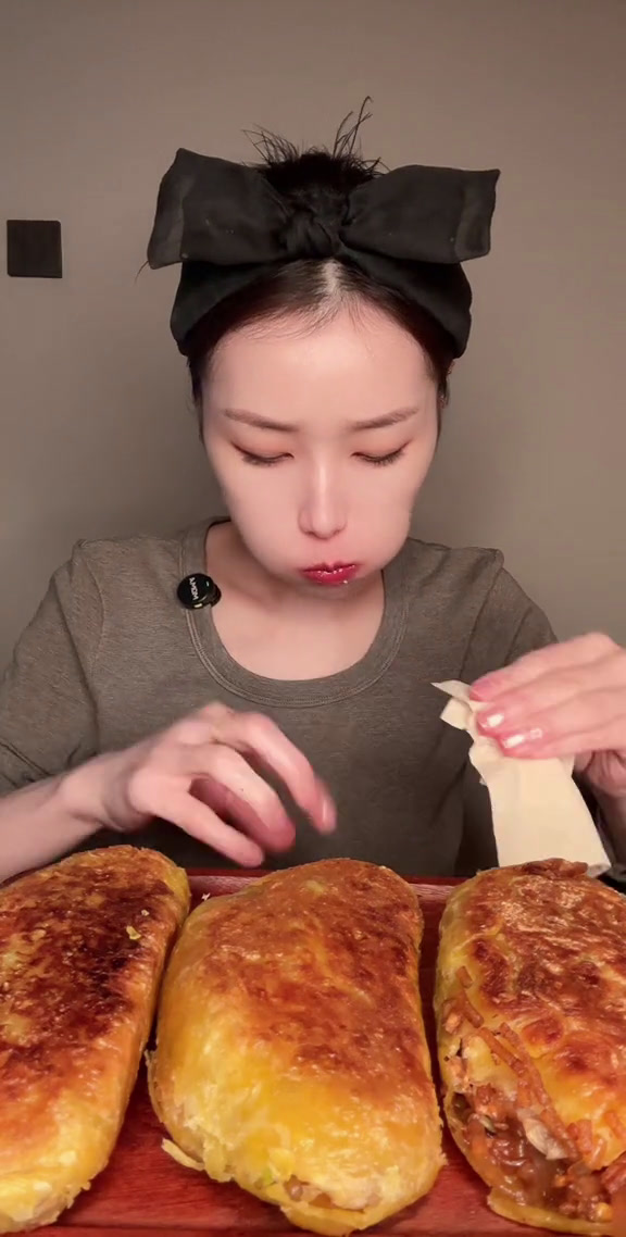 妈呀太香了美食分享超过瘾解馋大黄米手抓饼