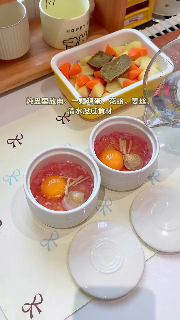 小朋友便当咖喱猪排饭+披萨+圣诞树蛋糕两女儿馋我做的便当了～早早做完给她俩送去咖喱猪排饭卡