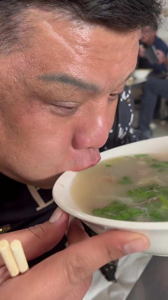 粉丝都说西集羊肉汤最好喝,今天去看看!同城美食同城好店枣庄羊肉汤