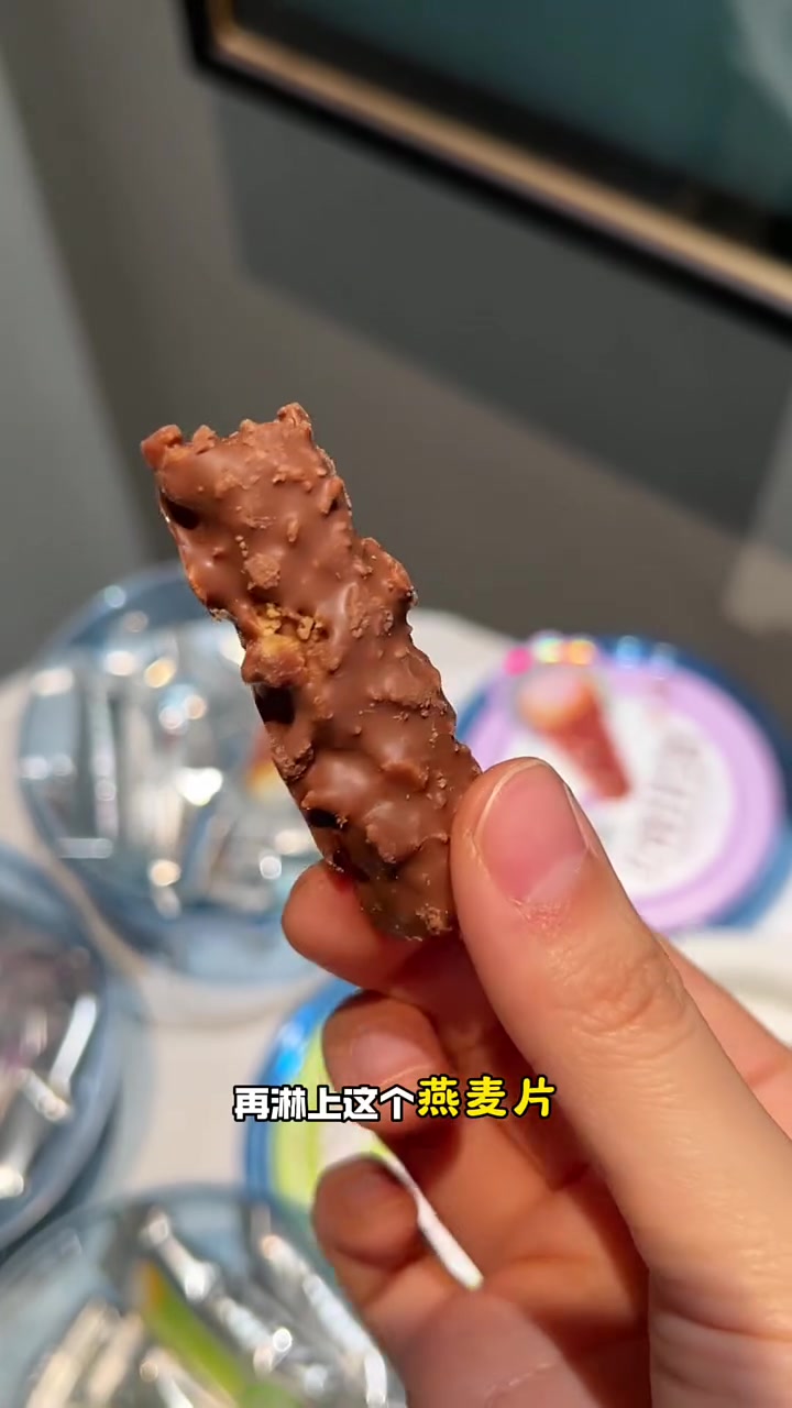 轻巧计划家的巧克棒也太好吃了吧!酥酥脆脆好吃还没负担