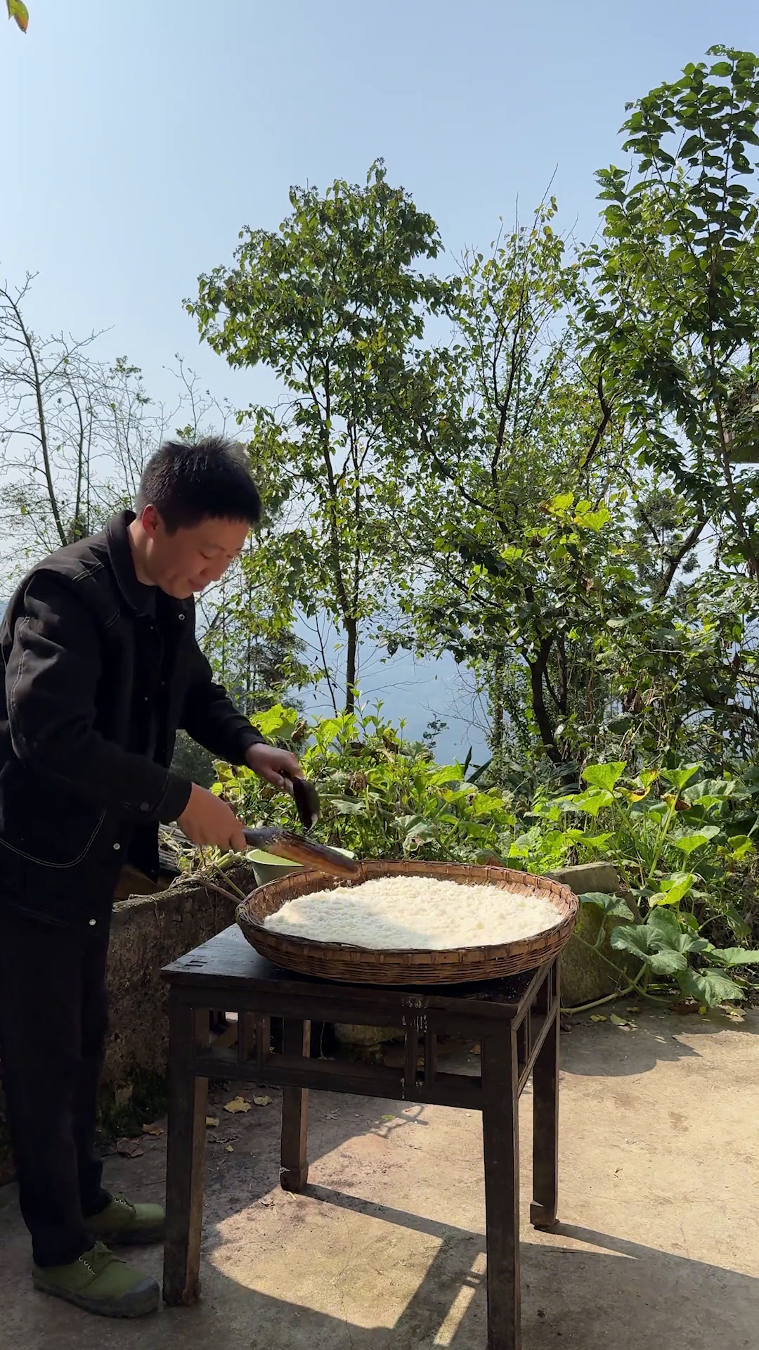 农村传统饮料《玉米甜酒·醪糟》每年初冬,家家户户都会给冬天做一些甜酒,等下雪天刚好可以煮一