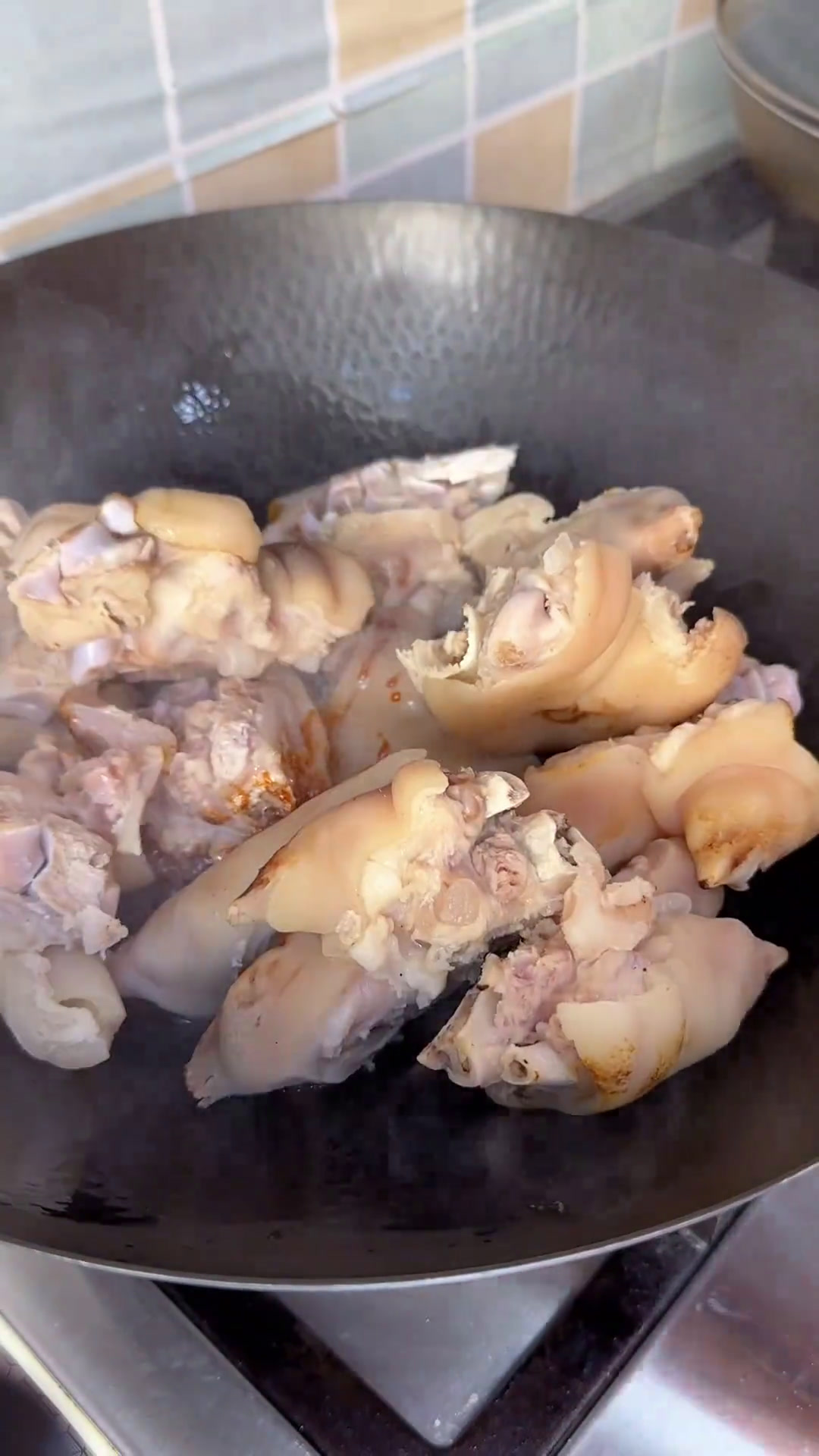 今天做的猪蹄香软烂入味还很Q弹,吃起来太香了!好吃到停不下来好东西一起分享记录真实生活