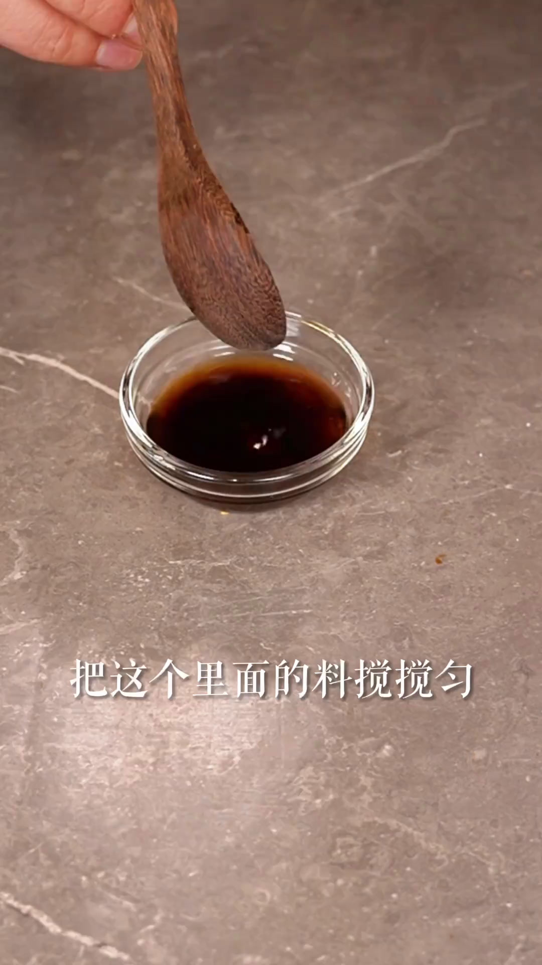 酒香草头|小虎教您油少味道好的酒香草头,草头草头先别炒,记得先把料调好,酒能激发草头的香味