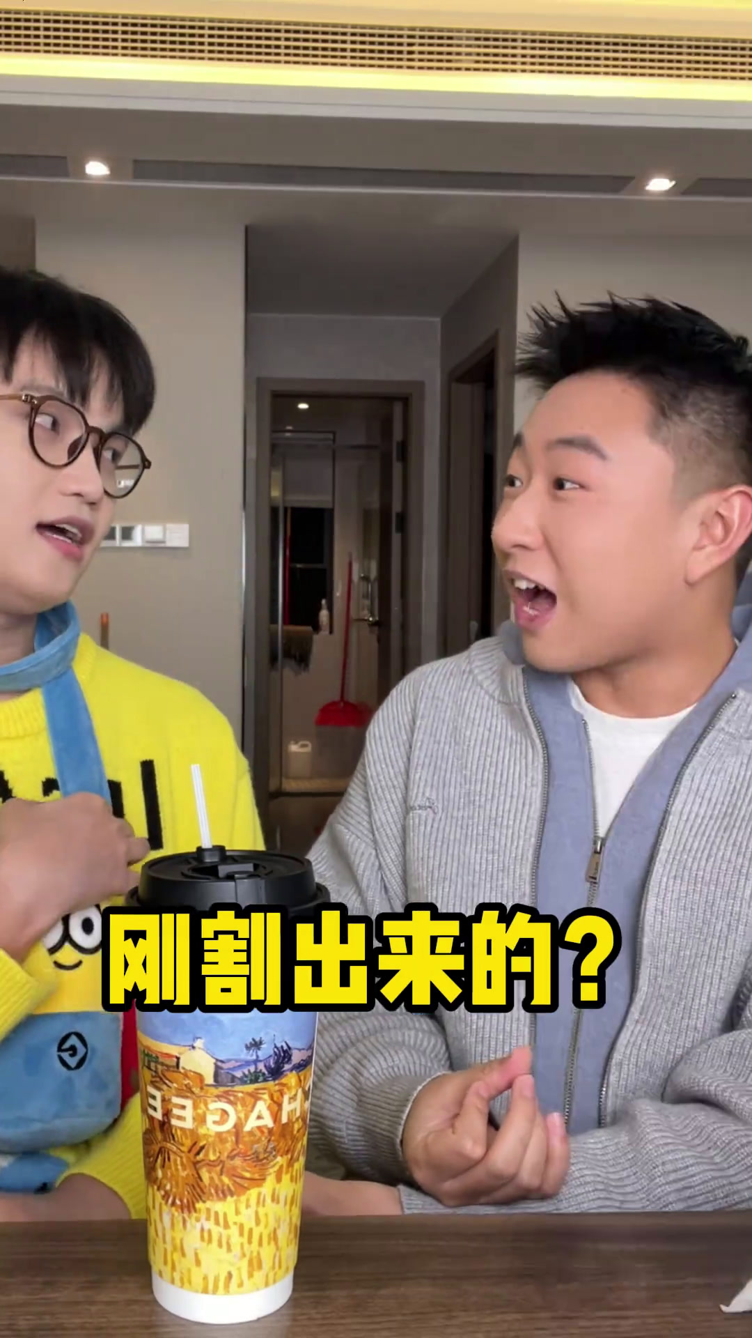年底奶茶圈事真多甜啦啦小黄人联名甜啦啦小黄人COMPAI鲜奶茶甜啦啦十周年