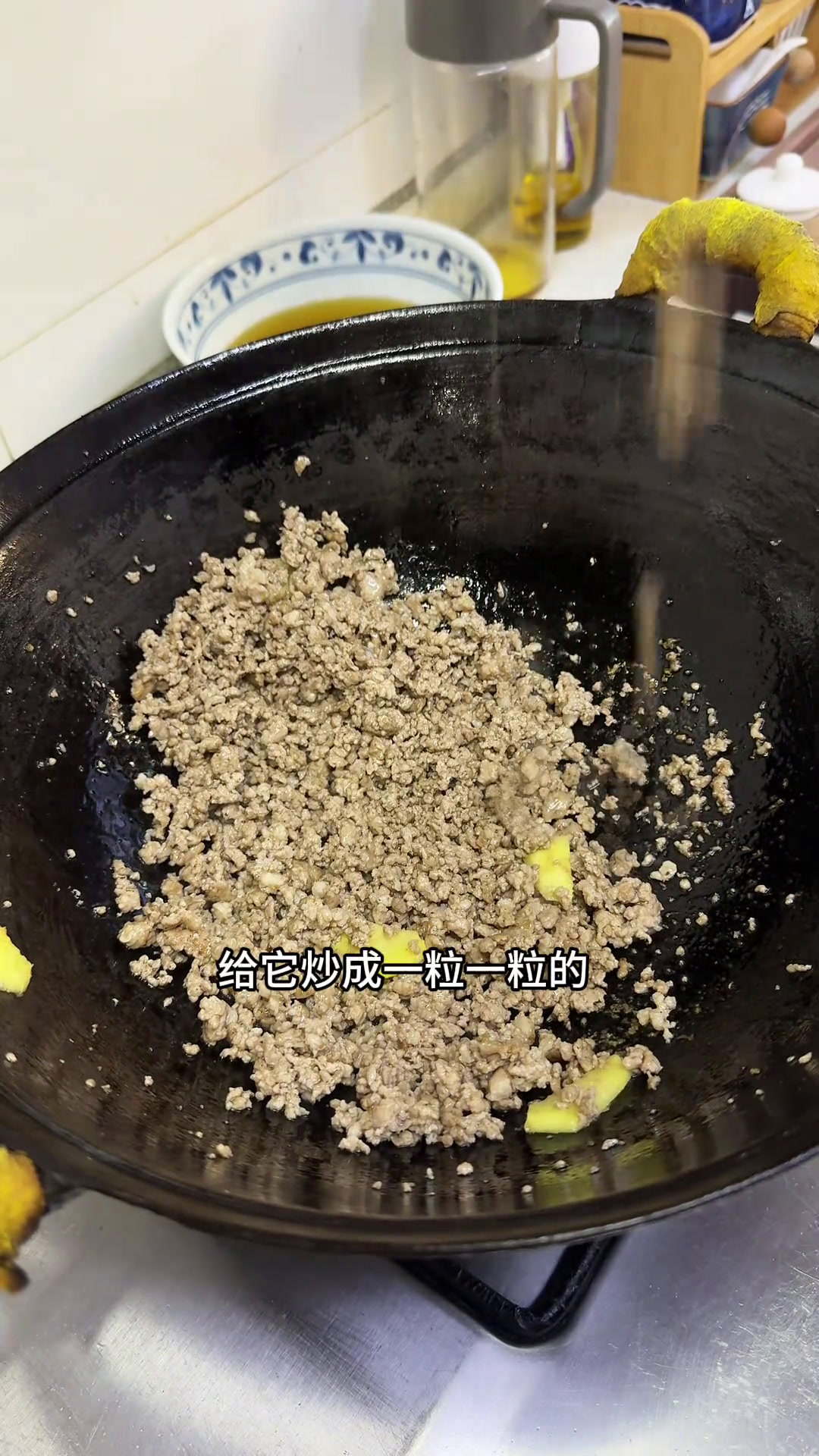 晚饭萝卜丝肉蒸饺,加了点肉萝卜也变得巨好吃嘎嘎好吃记录真实生活