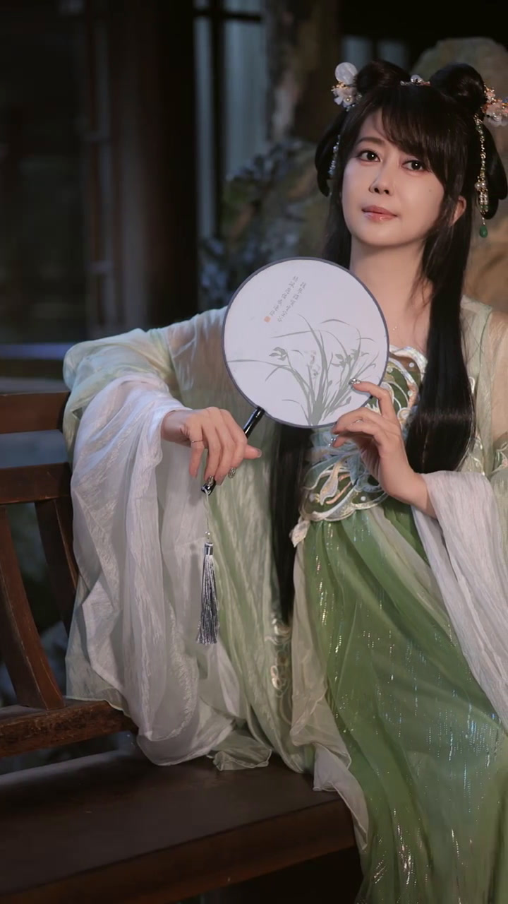 来了杭州,别再只局限于西湖的美景啦~「并不简单」这次,孟亚亚 孟庭苇 带大家打卡花港观鱼。