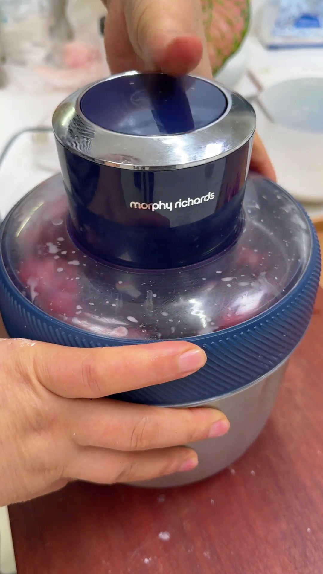 今天做了「自制牛肉丸」没啥难度,有绞肉机就能做!咱们自己在家做的也很好吃记录真实生活牛肉丸