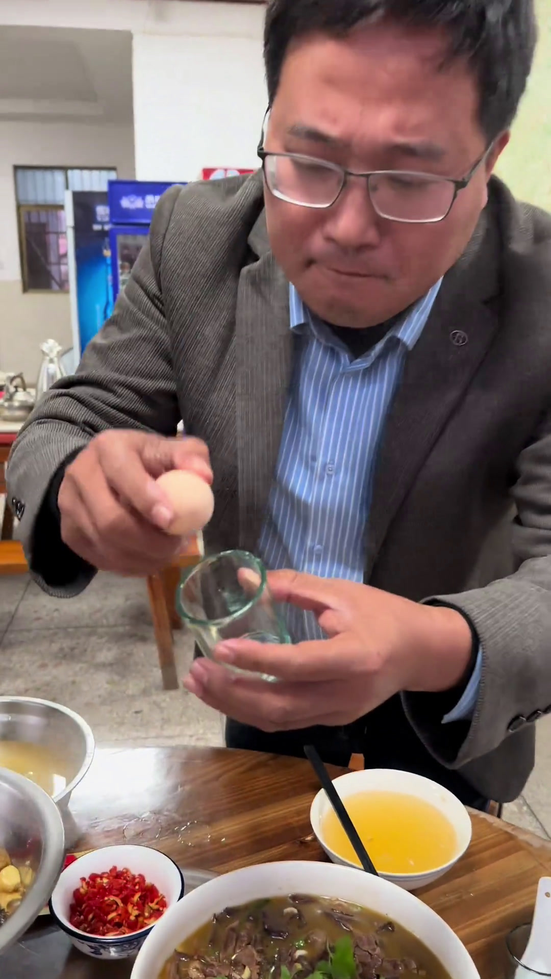 来到江西吉安泰和县,泰和早酒和泰和晚酒必需要吃!晚酒冲一冲,一晚都威风!在吃点泰和乌鸡和乌