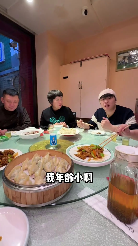 灌血肠满分!锅包大虾优秀!虾仁饺子出色!有这三样镇店,这家饺子馆就没毛病!血肠东北饺子真材