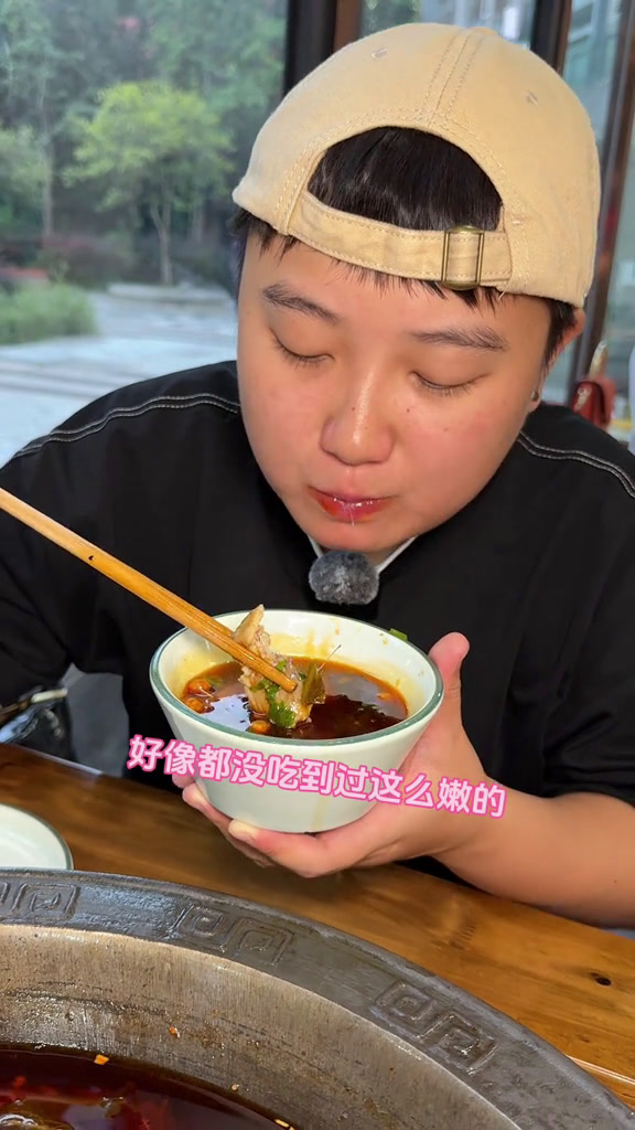 被粉丝种草的一家居民楼社区鱼火锅,去吃的基本都是老辈子绵阳美食鱼火锅地方特色美食我跟你讲我