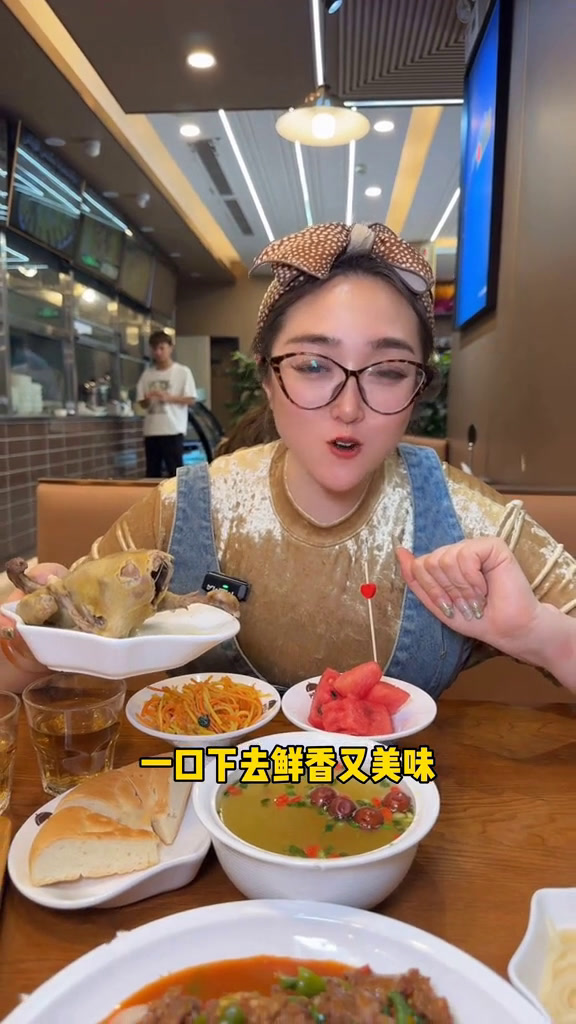 天山区排队都要来喝的鸽子汤,千万不要错过和田鸽子汤地方特色美食舌尖美味新疆美食新疆拌面