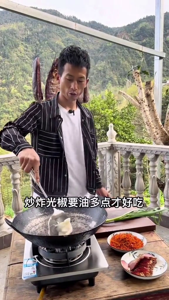 这个肉没得吃长,卡牙齿