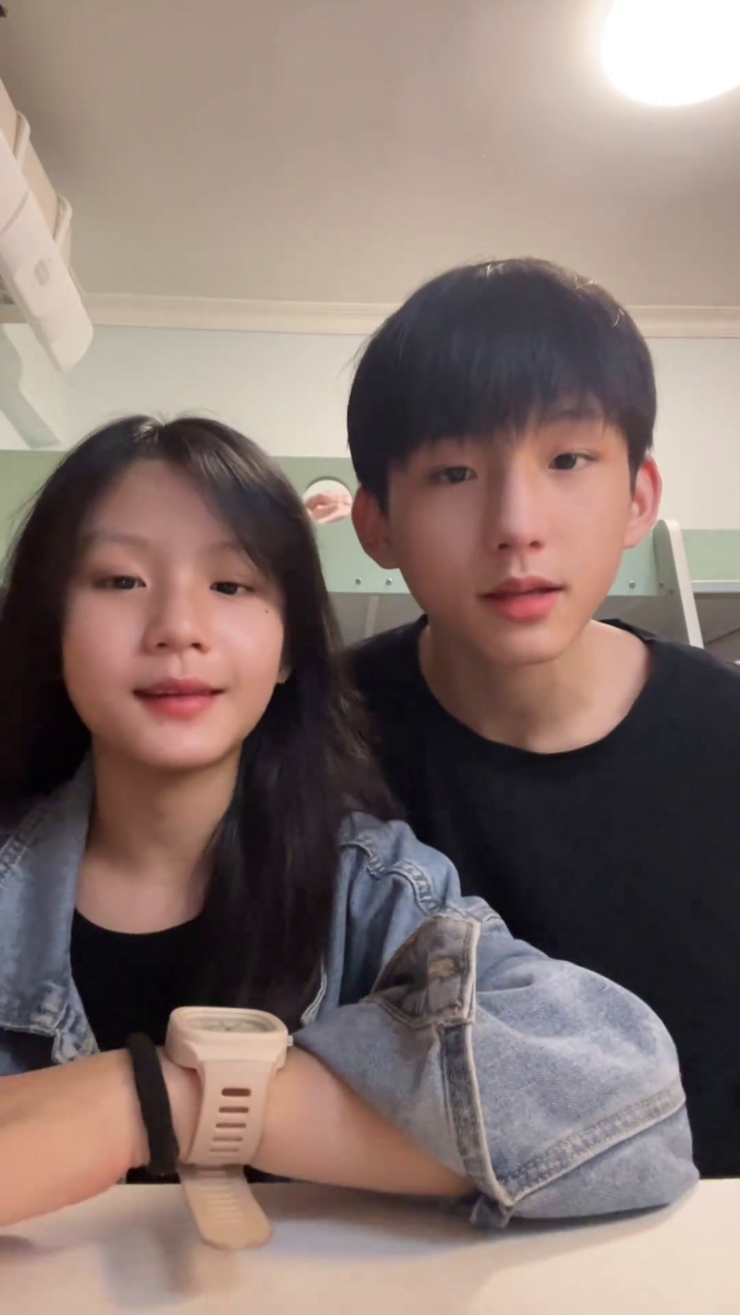 有你在赵露思鲨鱼兄妹无声卡毕业季“晚风吹过来雾气散开眼神在交换”