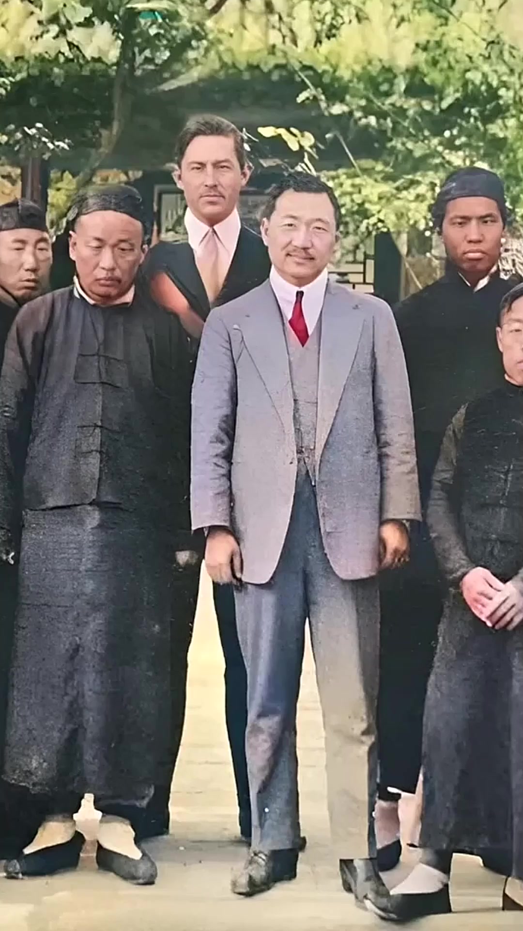 众所周知,清朝皇宫有满汉全席一百零八道菜之说。实际上,这也只