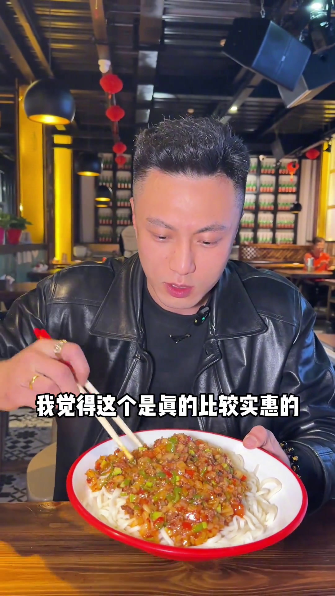 听到新疆物价高的消息我愤怒不已今天我去看看拌面到底多少钱新疆物价高吗美食官谁懂这一口的好吃
