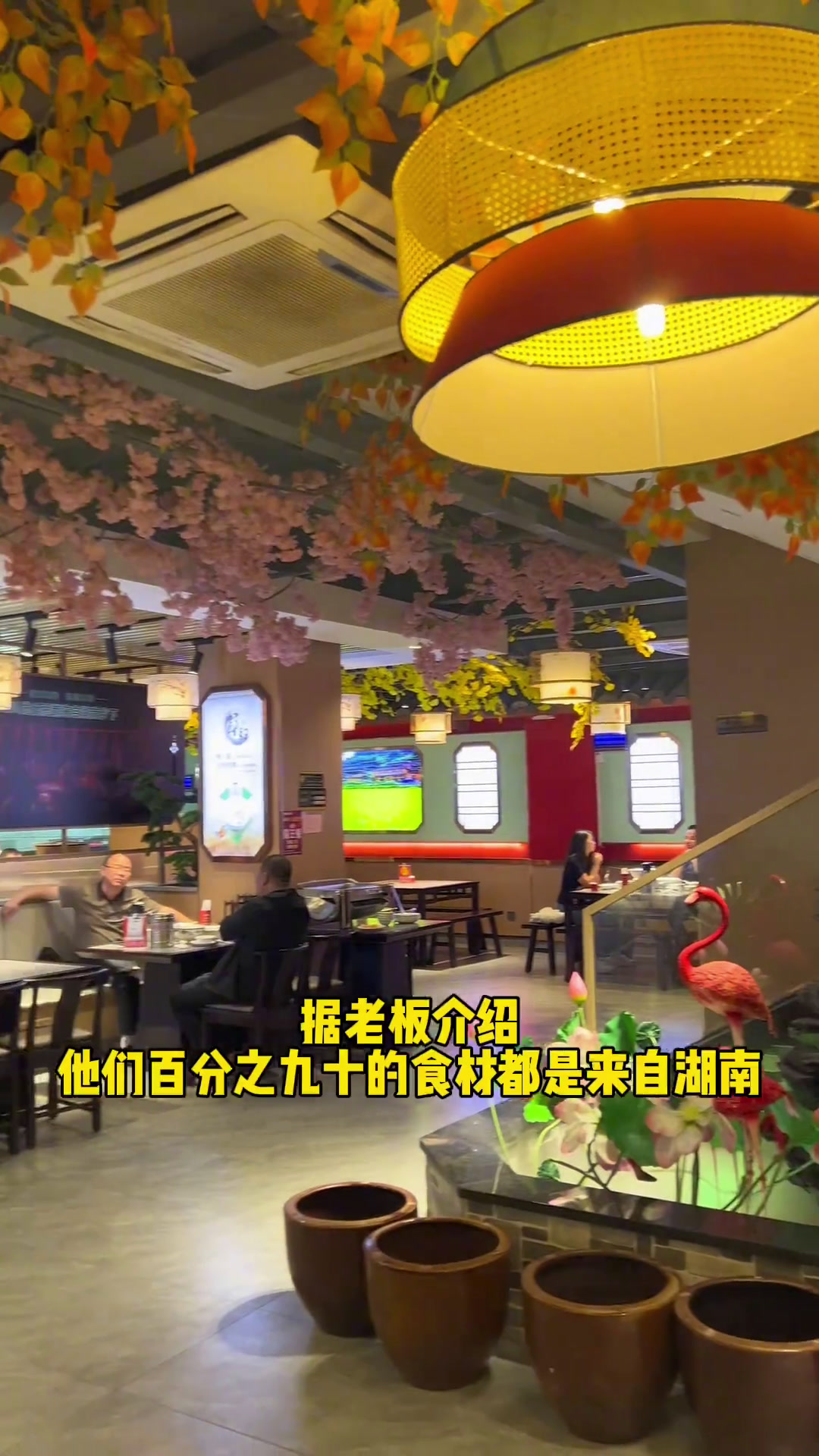 在沙溪新濠路附近,发现一家宝藏餐厅,据说大部分食材都来自湖南,带你们去看看!地方特色美食正