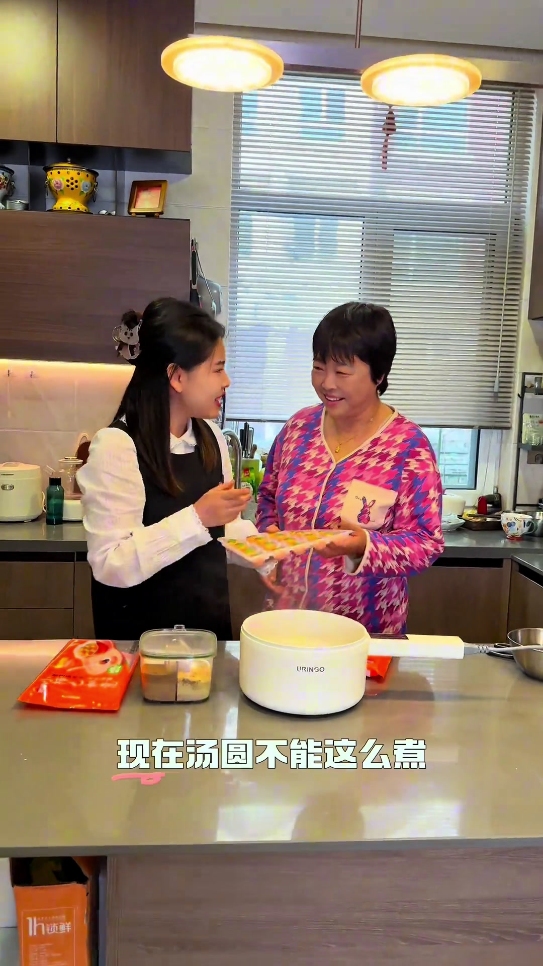 思念黑芝麻汤圆颜色是菠菜汁入皮,思念汤圆好吃又健康大柿小柿都如意