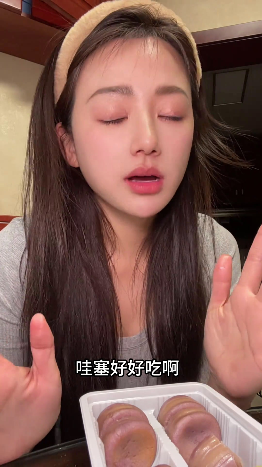 九度七冰淇淋绿豆饼,0蔗糖,口感又软又糯,我给我妈已经买了五盒了!吃货日常绿豆饼好好吃饭减