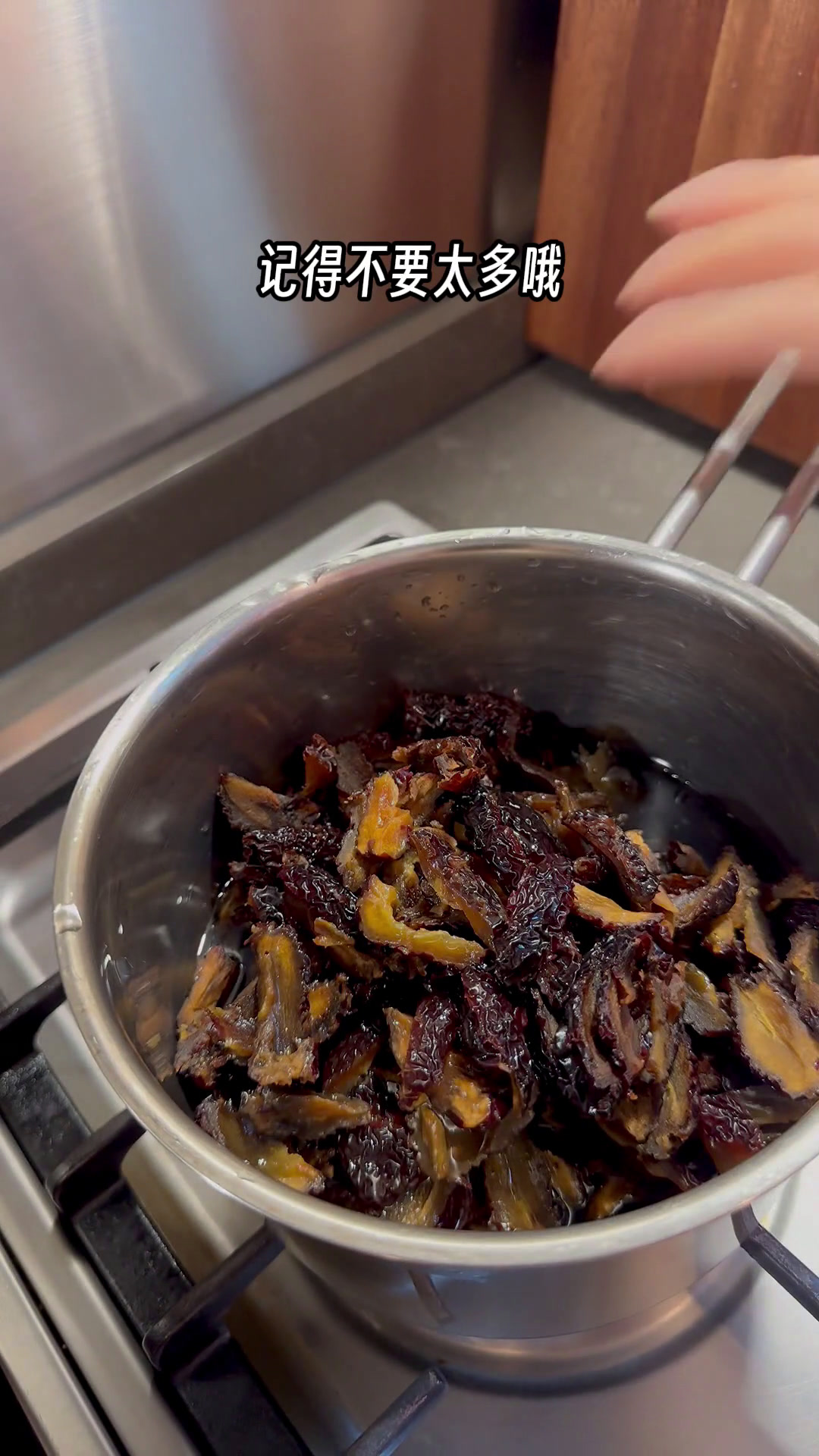 很多人都不知道的南枣糕,详细教程今天来啦!很多人都不知道真正的南枣膏真的是用南枣做的,而不