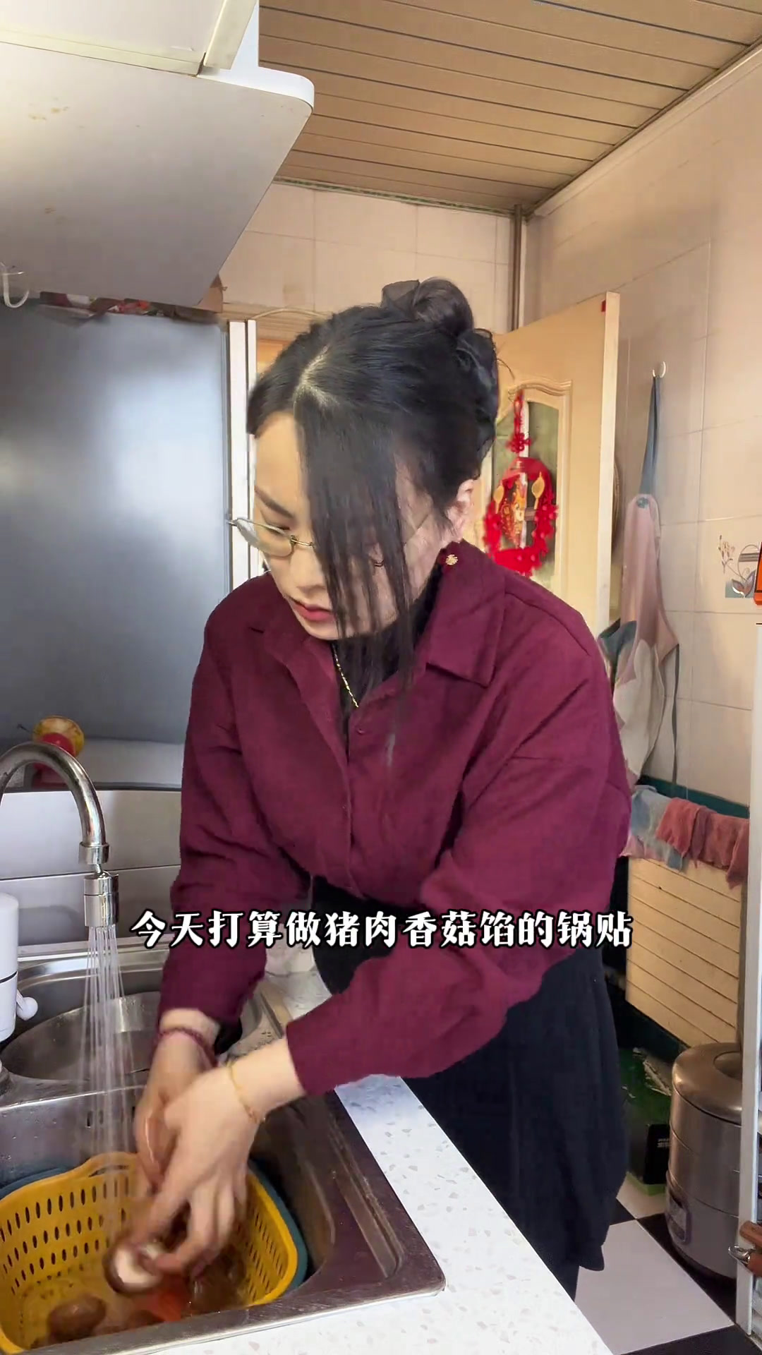 孩子上学后,全职妈妈慢节奏而充实的一天!晚餐为家人准备了美味的猪肉香菇馅儿锅贴～记录真实生