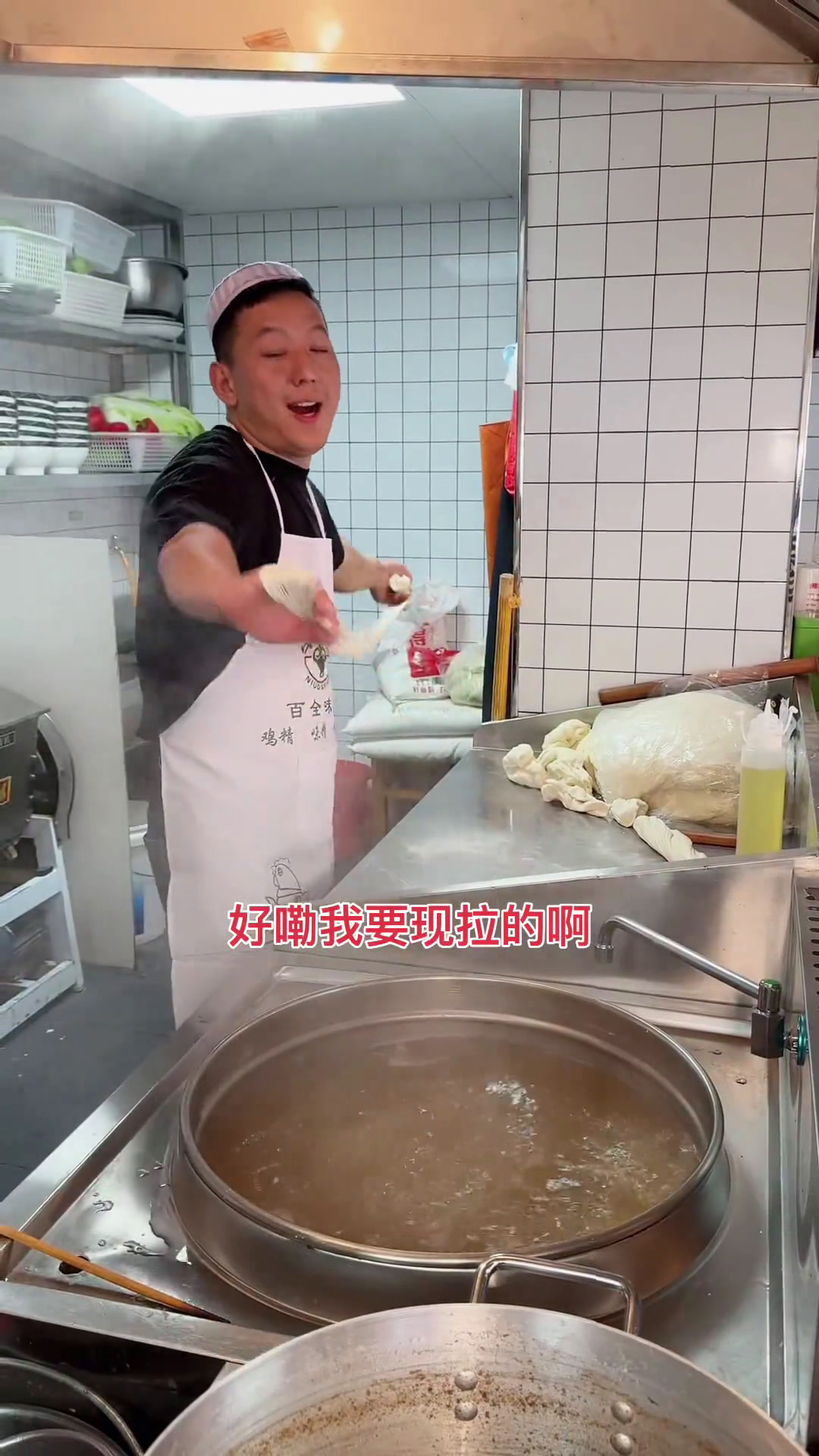 恭祝西北楼兰州牛肉拉面开业大吉!地址大世界服装城北!开业期间牛肉面5块钱一大碗免费加面,环