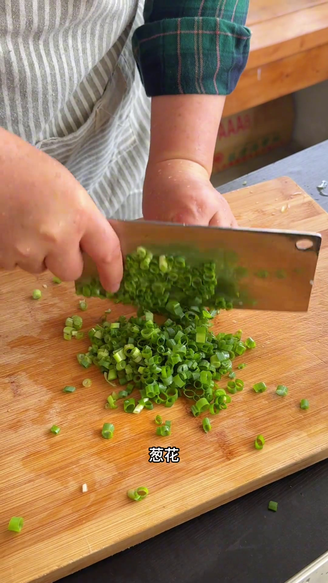 我的天呐,这个干拌冒菜真的是太好吃了!麻辣鲜香,天热了,再配上一杯冰镇饮料,太幸福了～记录