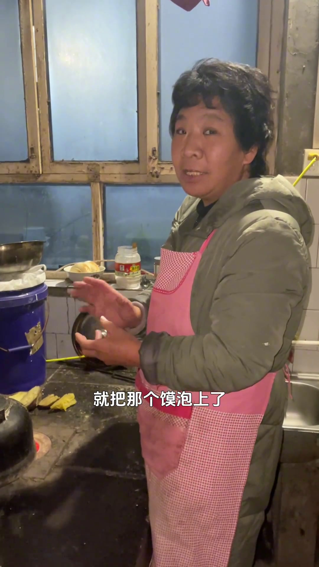 每到做枣糕的时候,就感觉离又近了一步,氛围越来越重了枣糕年味
