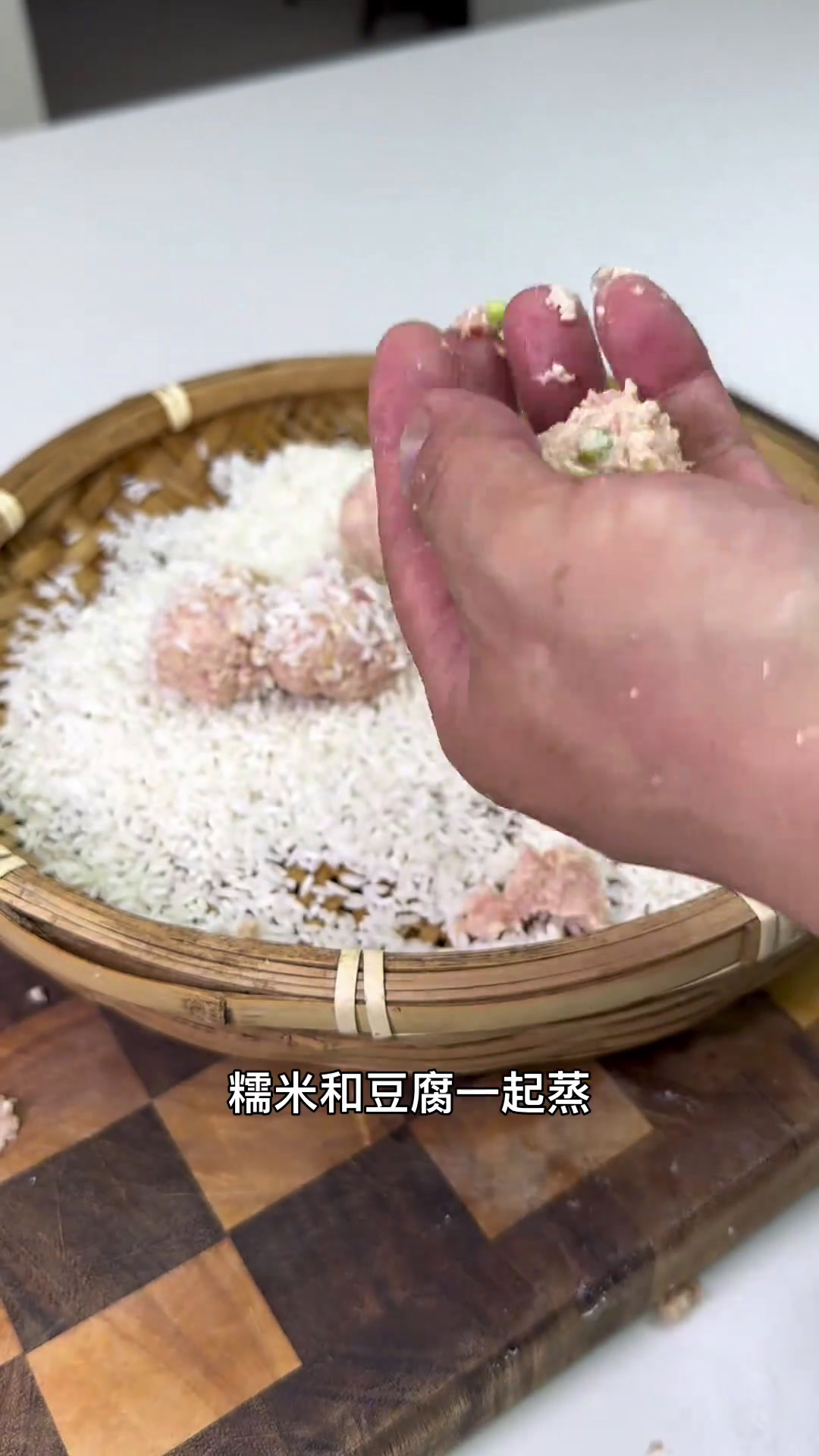 这样做的豆腐丸子,软糯鲜香、豆香浓郁,全家人喜欢吃珍珠豆腐丸子老少皆宜家常美食