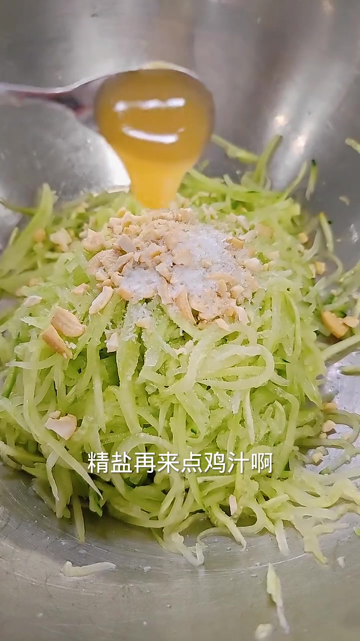 鲜虾青瓜烙教程 这菜做法简单易学 酥香酥香的 完美出品