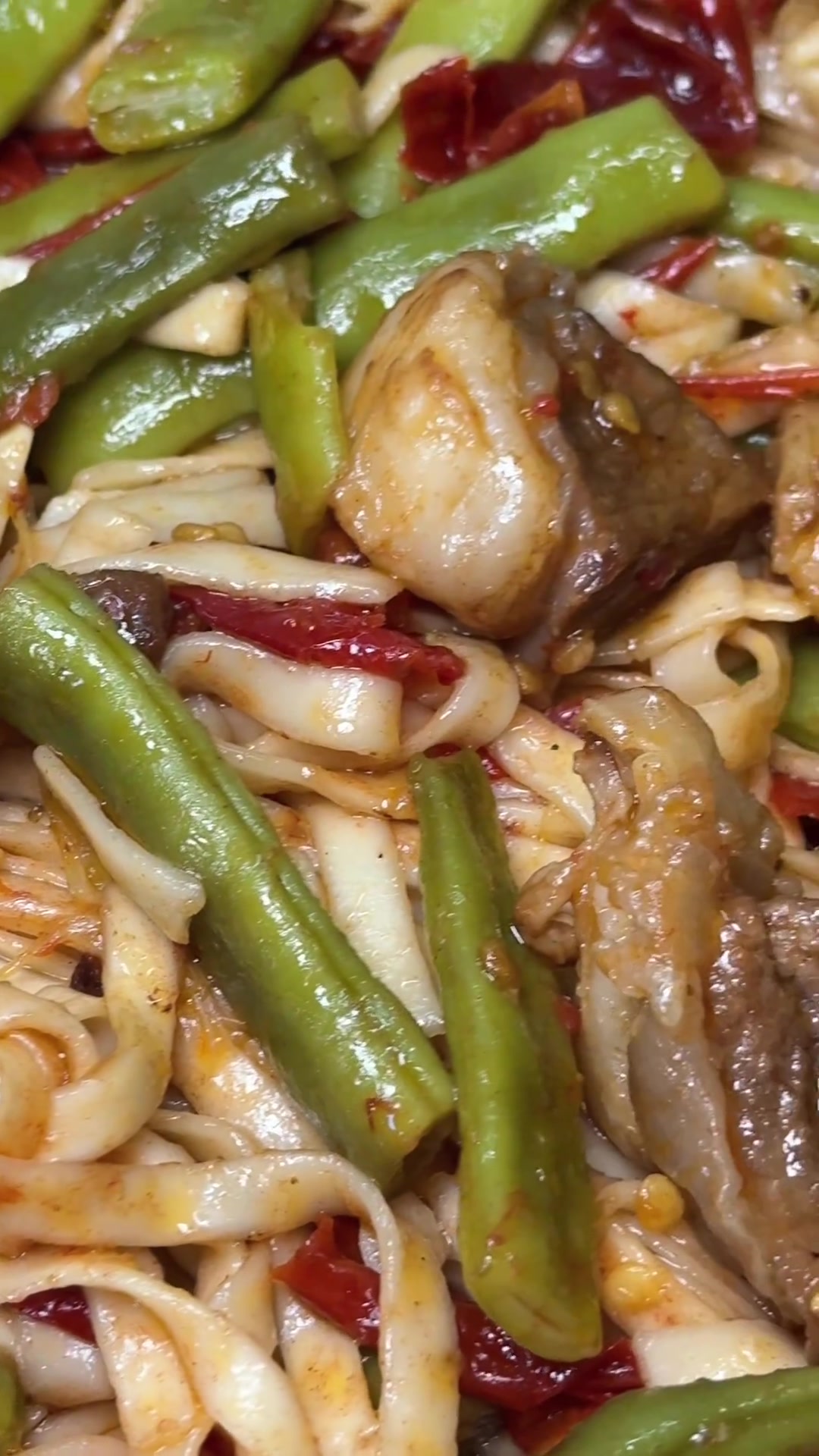 今天带来的是超好吃的羊肉豆角焖面快来试试吧在家做美食