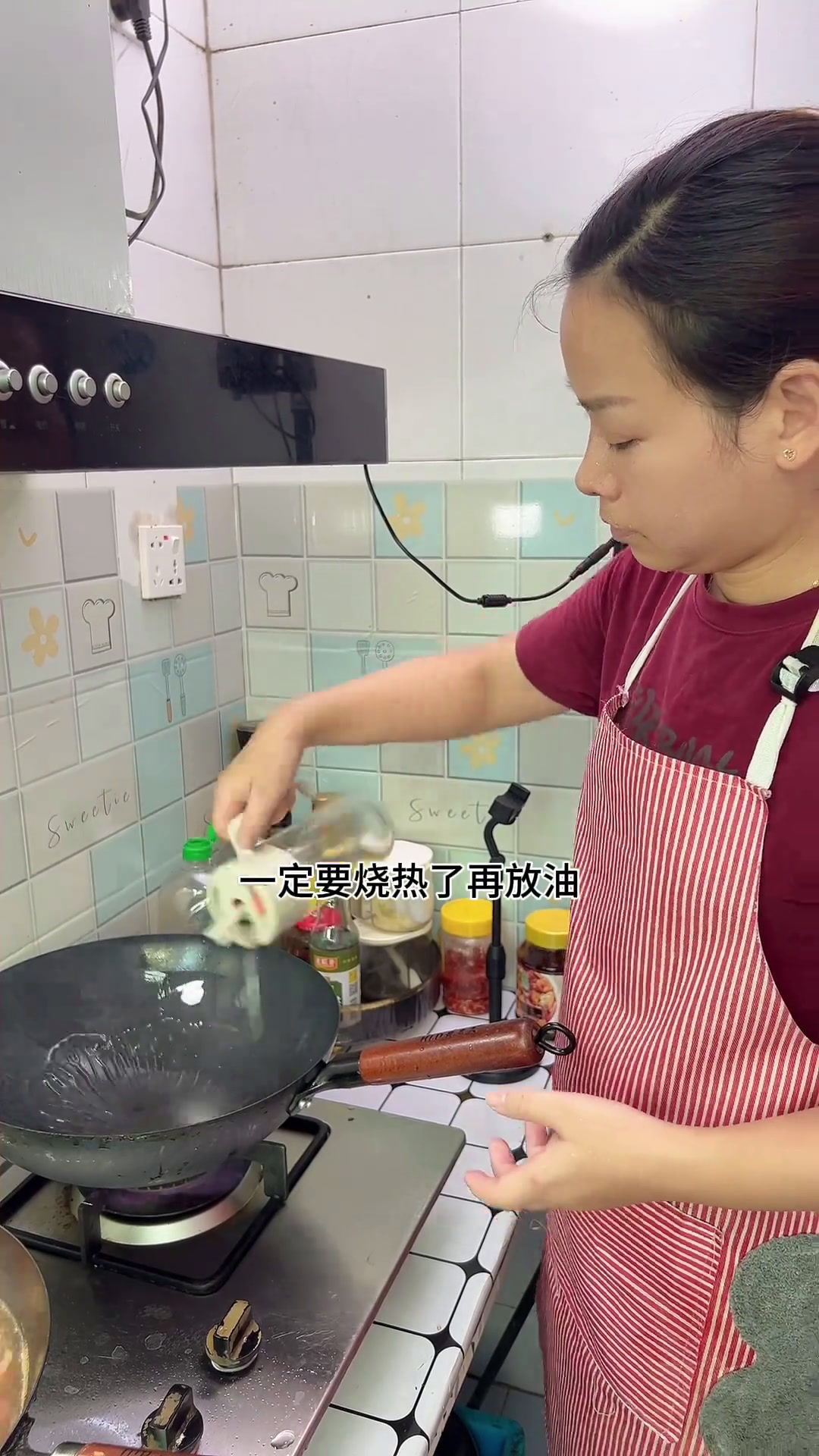 小饭桌之今日晚餐,干锅鸡翅,家常豆角,酸辣土豆丝,西红柿鸡蛋汤家常菜记录真实生活我的厨房日