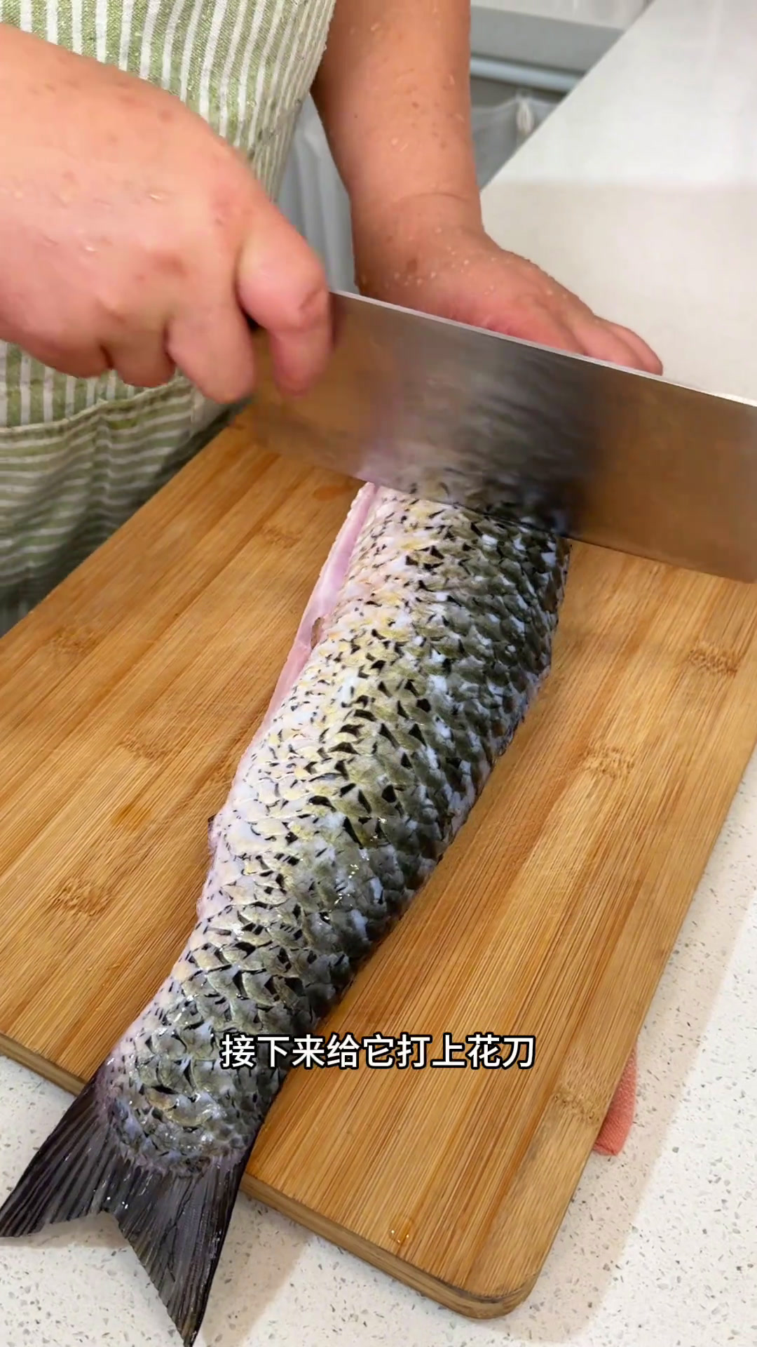 带大家看看成都普通家庭,生活费3000一天都做些什么好吃的～餐厅里一份88的糖醋鱼,在家不