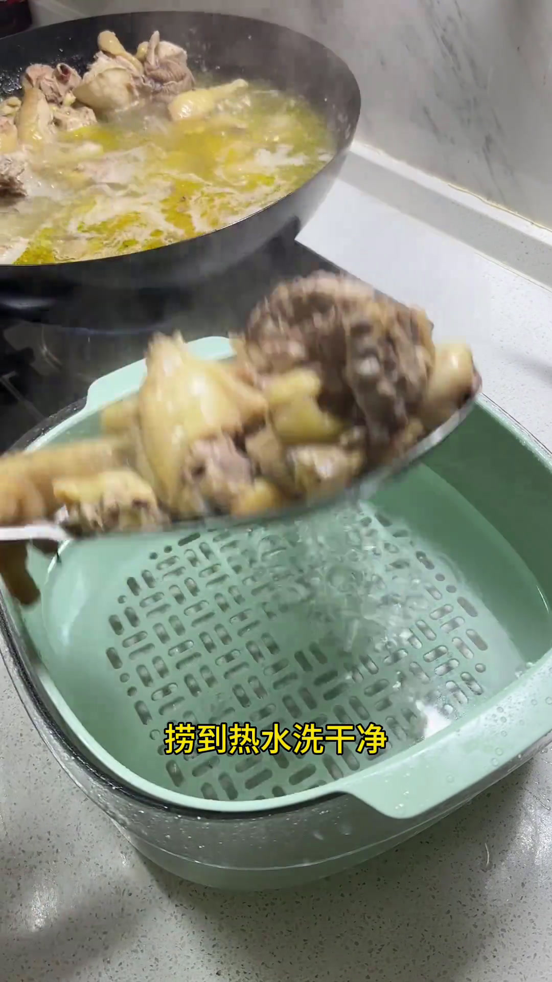 大盘鸡拌面有肉有菜又有面,面里裹着汤汁,肉软烂入味,可得劲了美食妈呀太香了面食大盘鸡大盘鸡