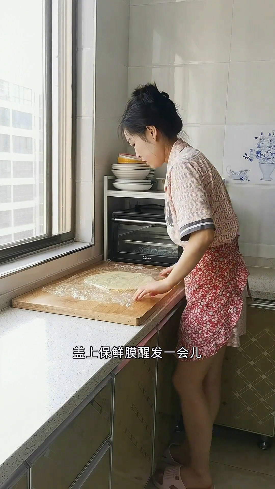 好吃不过家常饭,知冷知热结发妻,别人口中的山珍海味,哪抵得过老王爱吃的茄辣西拌面,即使是粗