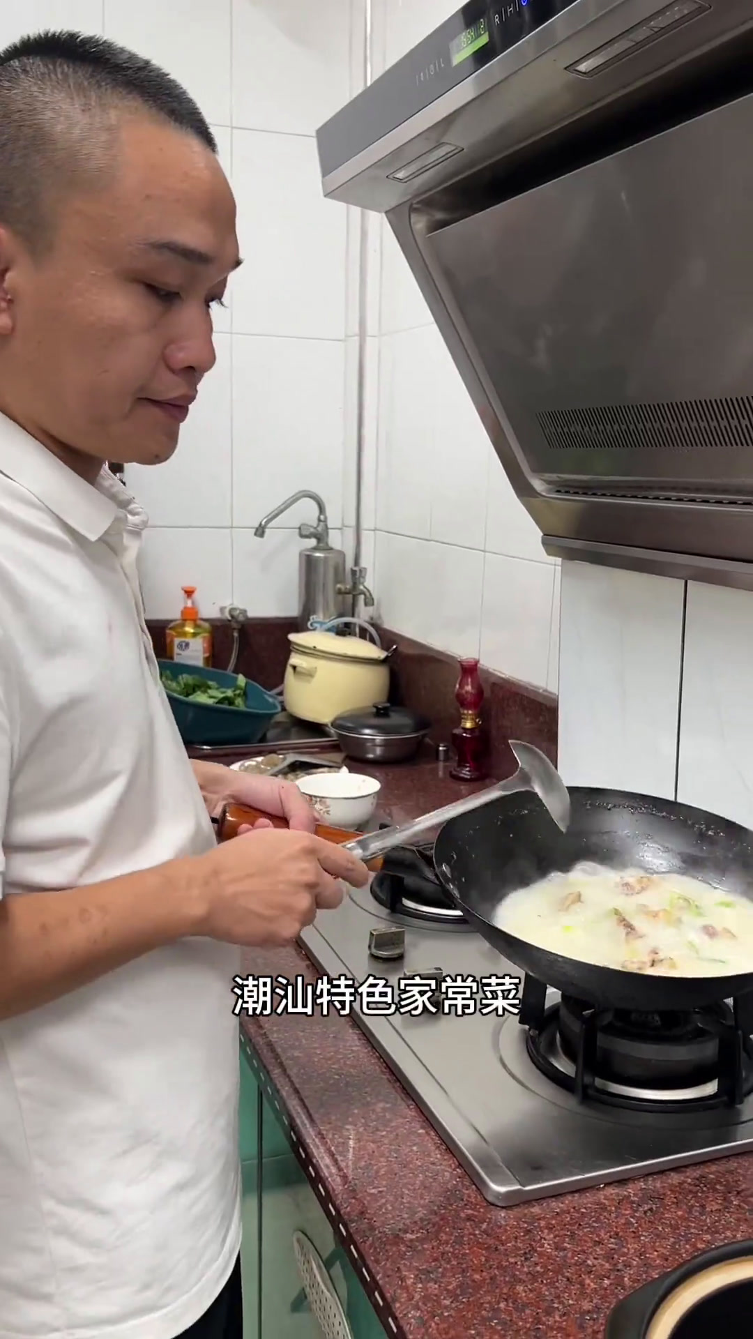 潮汕家常菜菜头鱼头汤,汤水奶白,汤鲜味美,真好喝潮汕美食美食教程汤鲜味美家常菜地方特色美食