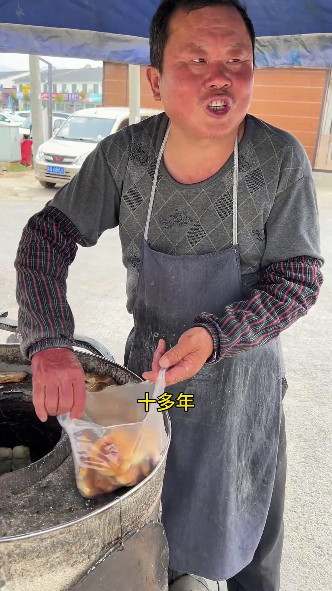 两个安徽人,在江苏的一个镇上,把小烧饼做成了当地特色～路边摊美味街边小吃烧饼