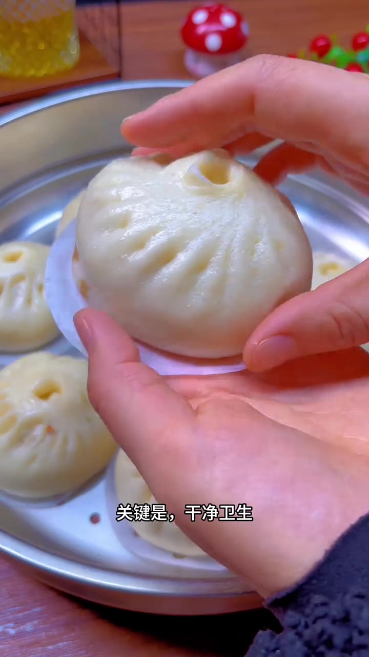 笼布怎么挑?东北早市土豆哥教你怎么挑选好用又卫生的一次性蒸笼屉纸!蒸馒头不粘小妙招!