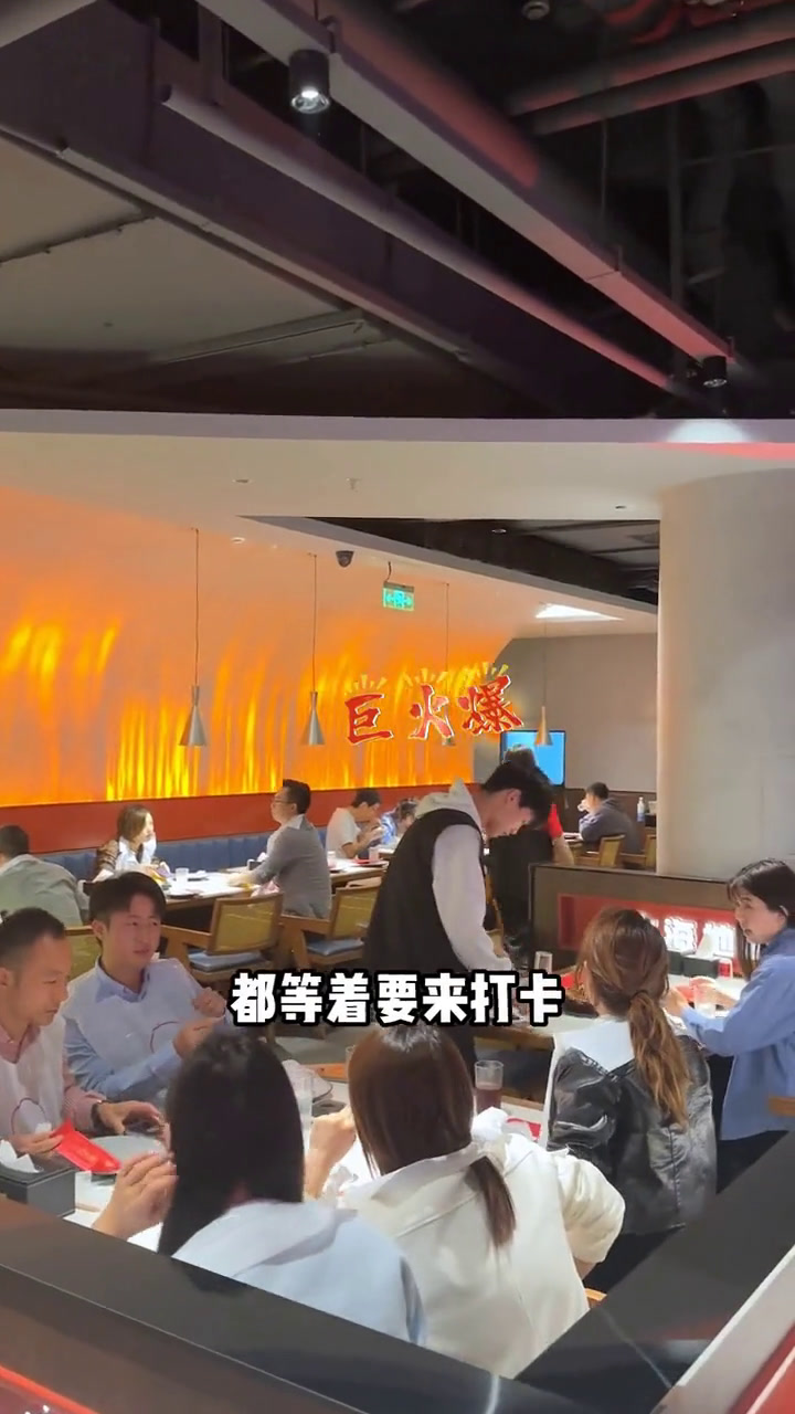 沪小胖门店20周年年庆,身份证20连在一起的,全场小龙虾78折沪小胖龙虾沪小胖20周年庆小