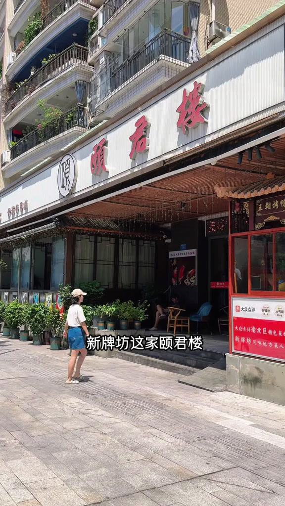 黑松露烤鸭吃起确实不一样。烤鸭新鲜出炉黑松露烤鸭同城美食广告