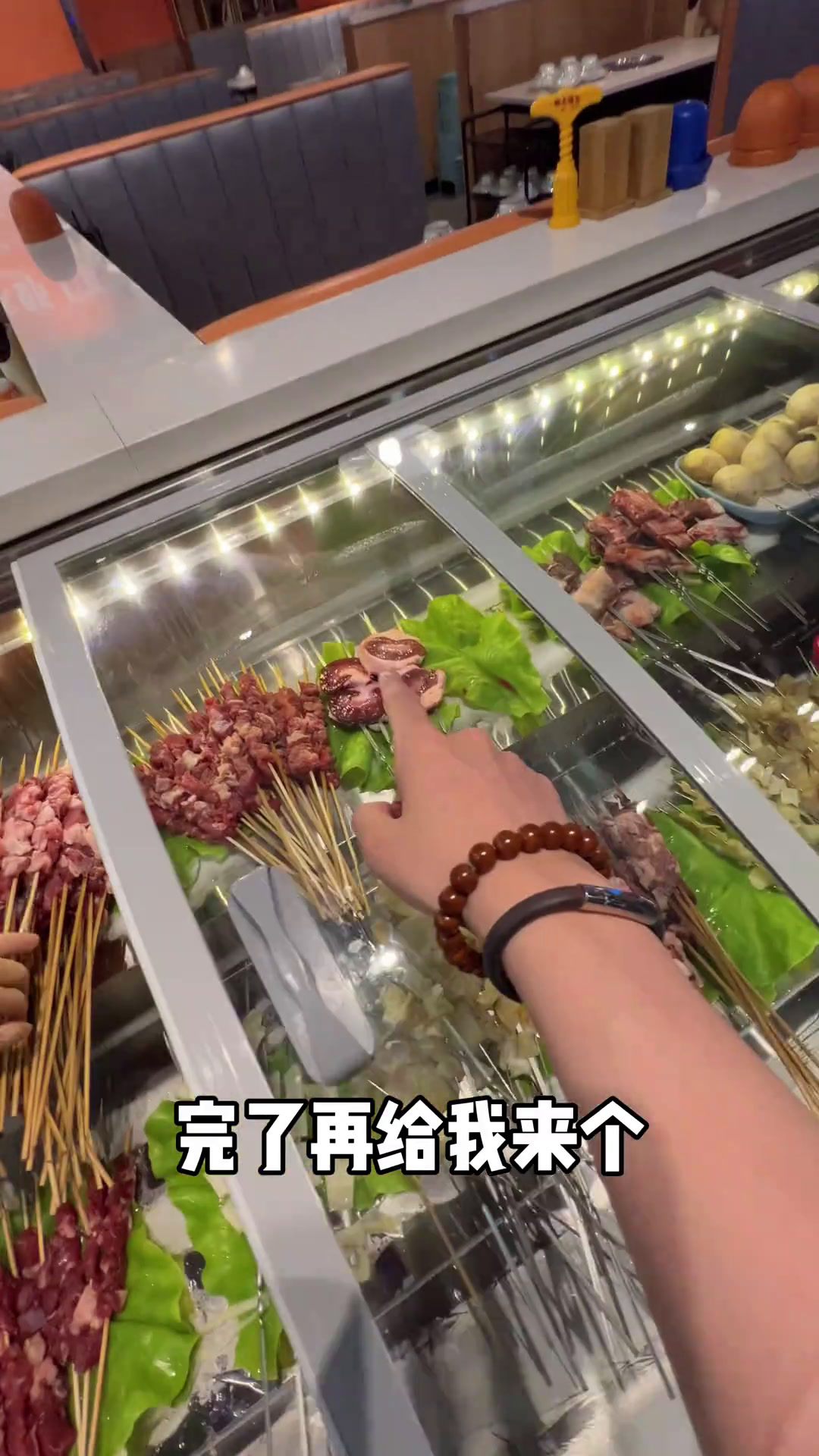 咱们就是说69.9的虾锅你不喜欢嘛在怀远附近的鲜虾锅他家真的是一整个味道给你拿的挠挠的你还