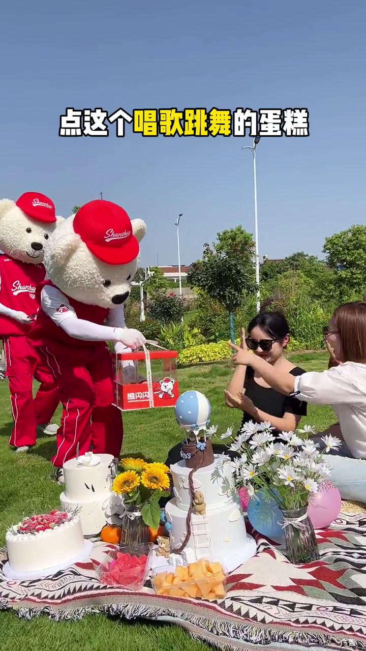 才100多,又能唱歌又能跳舞,还8公里内免费配送,快囤跳舞蛋糕熊闪闪熊闪闪仪式感蛋糕生日蛋