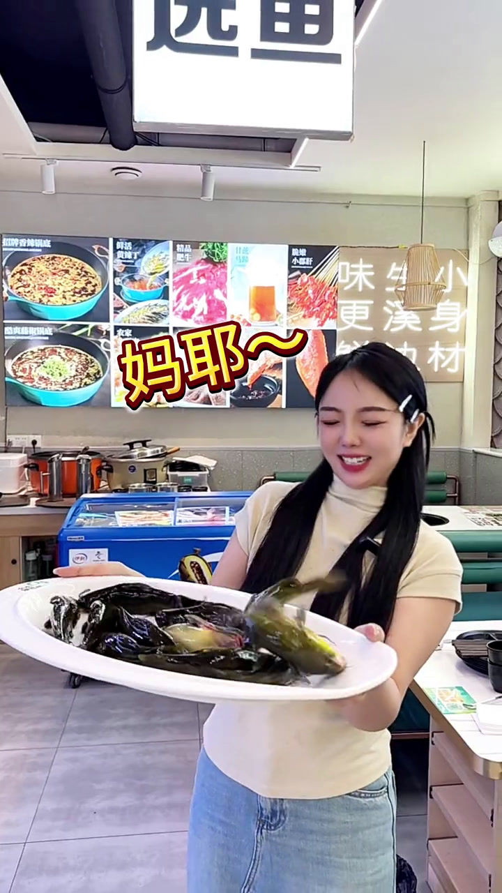 巩义谁还没吃过桐本路的这家小小河边鱼?黄辣丁一口一条太过瘾啦,里面还能加甲鱼鲟龙鱼肥肠鸡抓