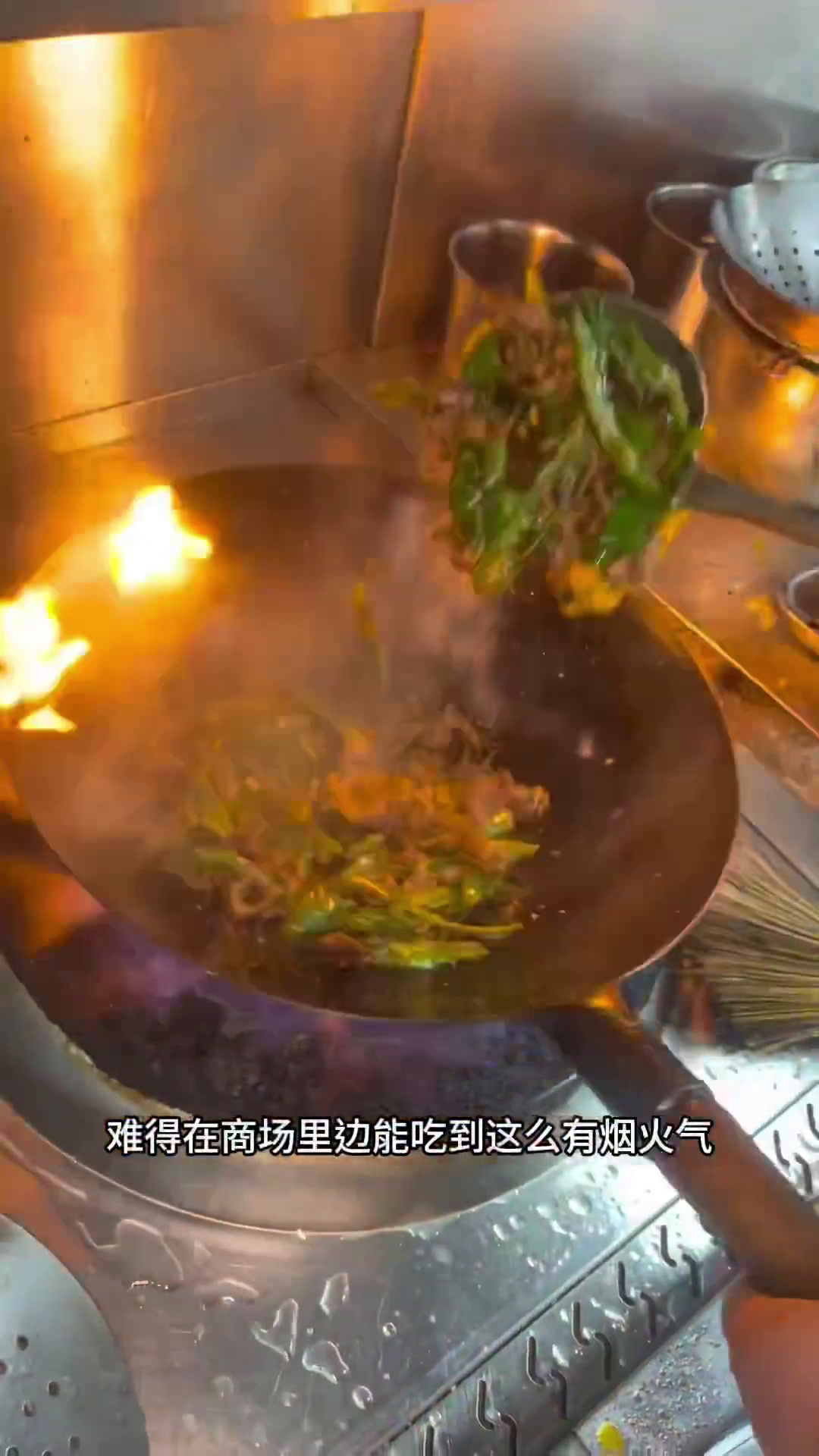 在商场里想吃有烟火气的店就得来湘肴,现在还推出了新套餐,菜品也更加丰富湘菜辣椒炒肉下饭菜性