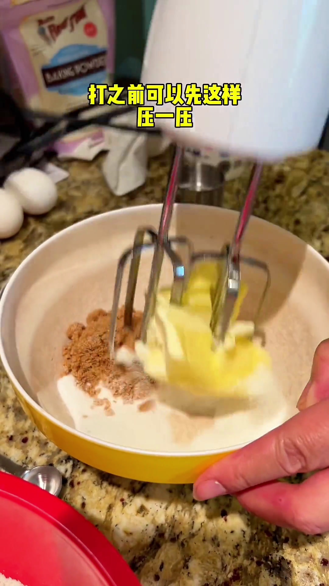 黄糖肉桂蓝莓玛芬蛋糕教程来啦我终于回家了,虽然还没有安顿下来,甚至连箱子都没有到,但是赶紧