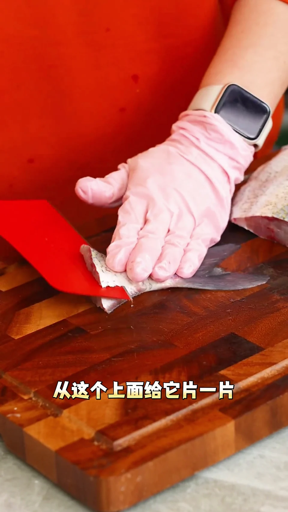 年夜餐桌硬菜「孔雀开屏鱼」,鱼怎么切?怎么摆盘?1个视频就能把你教会啦年年有鱼美食官一起学