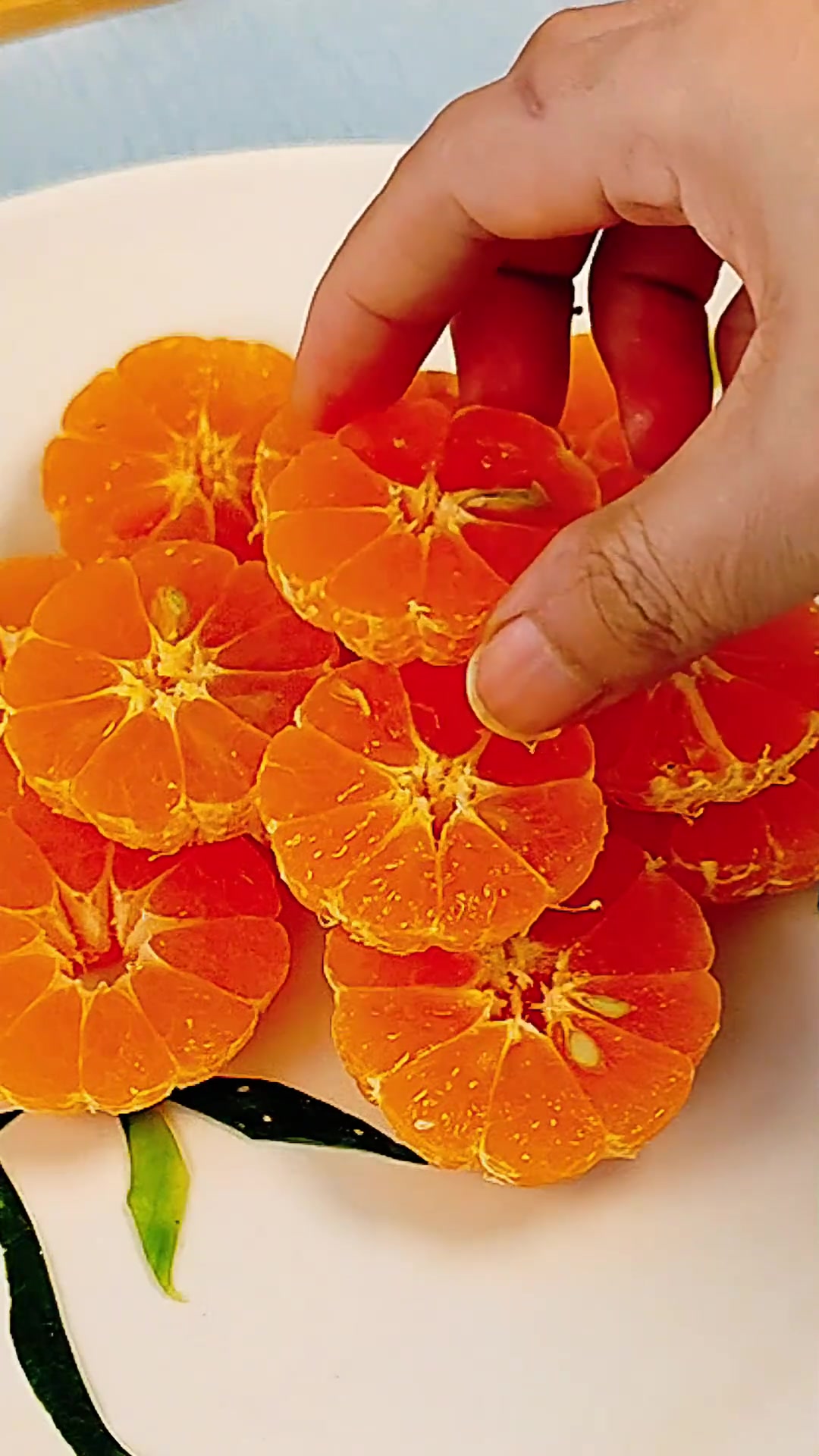 家里只有橘子,也可以摆个漂亮的果盘,而且一看就会鲫鱼汤水果盘春饼北漂夫妻生活不会辜负每一个