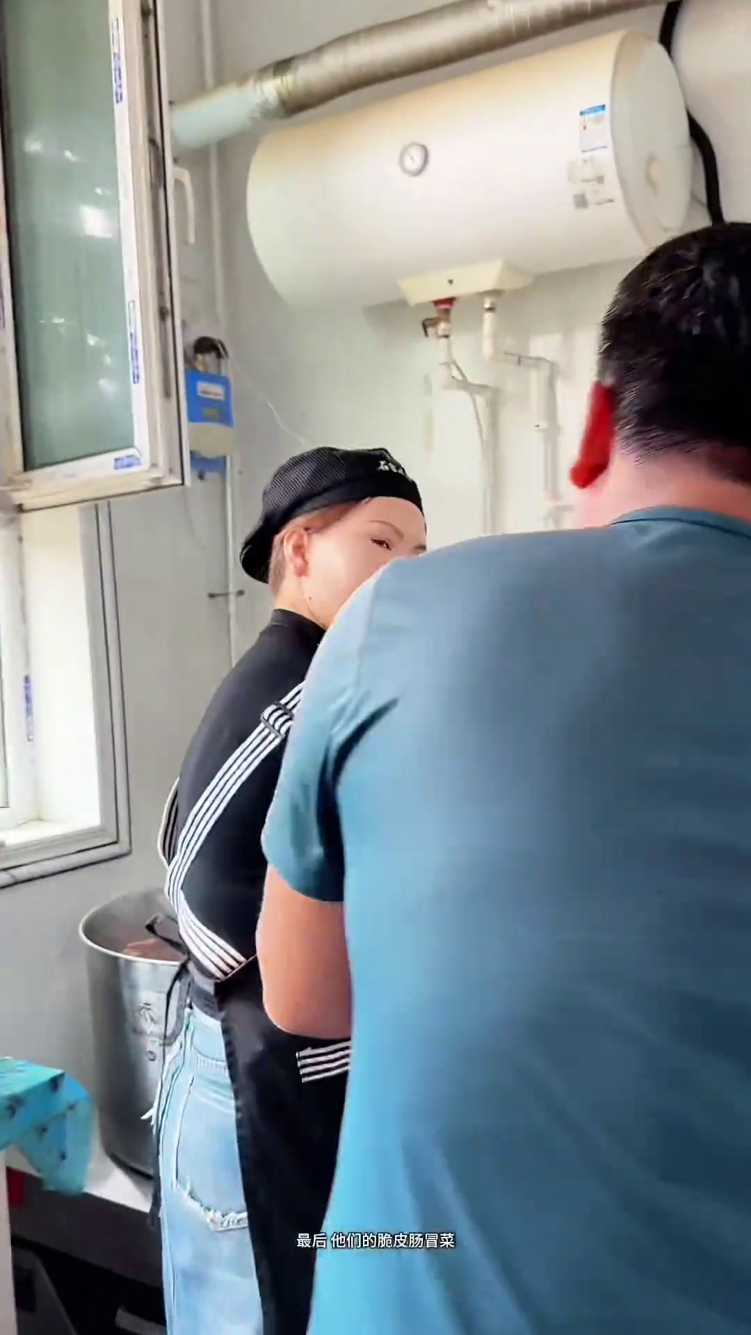 今天去吃冒菜遇到了狠人热点宝美食官原创视频来新疆必吃的美食幽默段子