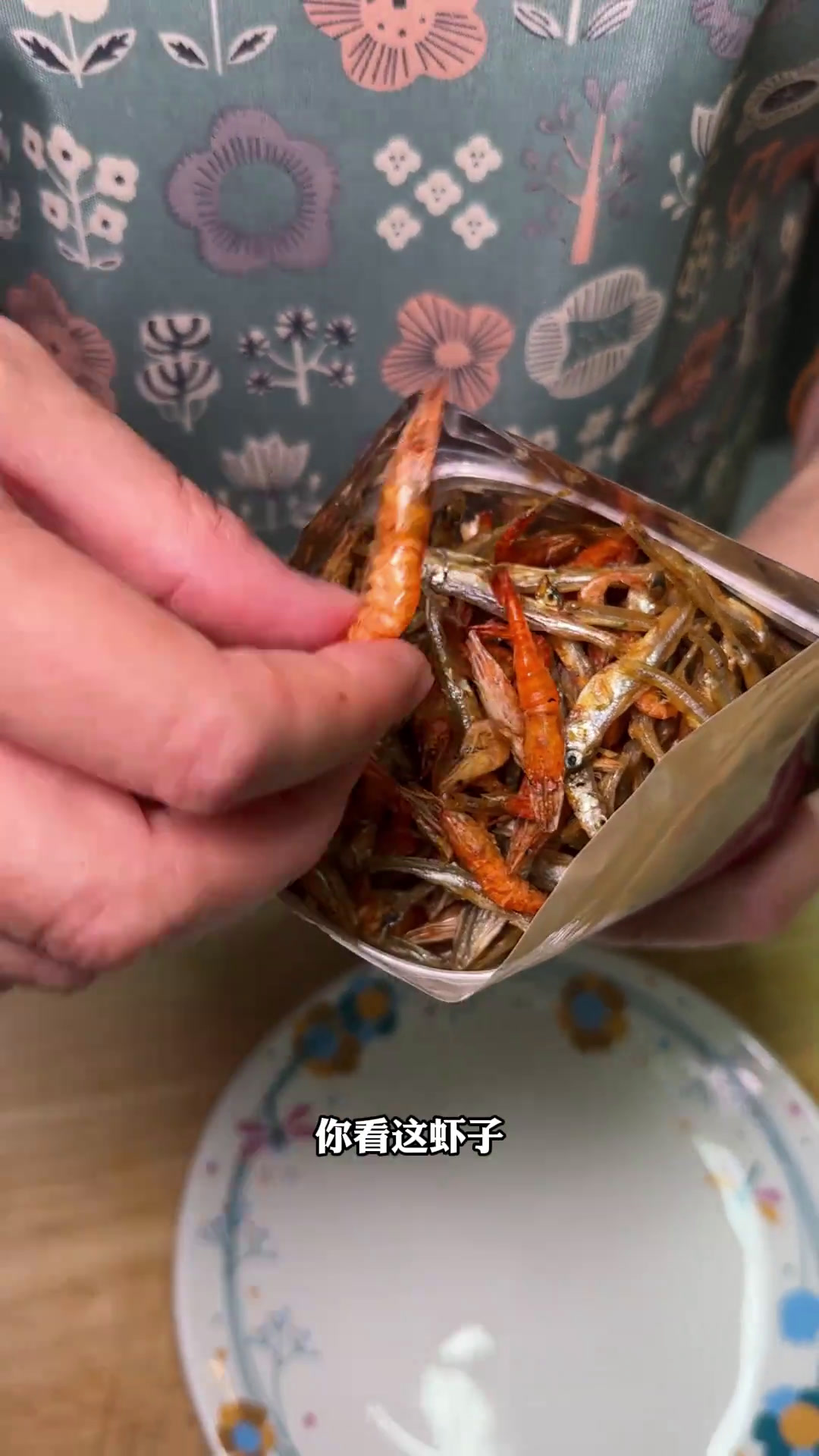 糖醋小鱼虾小鱼虾糖醋的做法更好吃,干香干香的,下饭又下酒!糖醋小鱼虾小鱼虾下酒菜家常菜妈呀